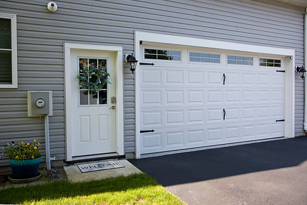 24/7 Emergency Garage Door Panel Replacement experts in Schuyler County County, MO